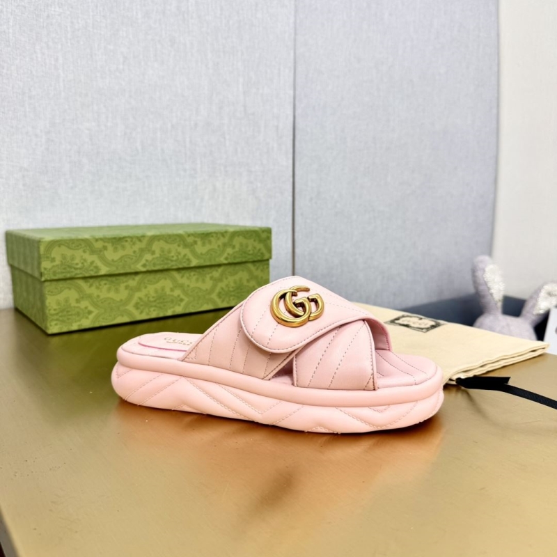 G*u*i slippers